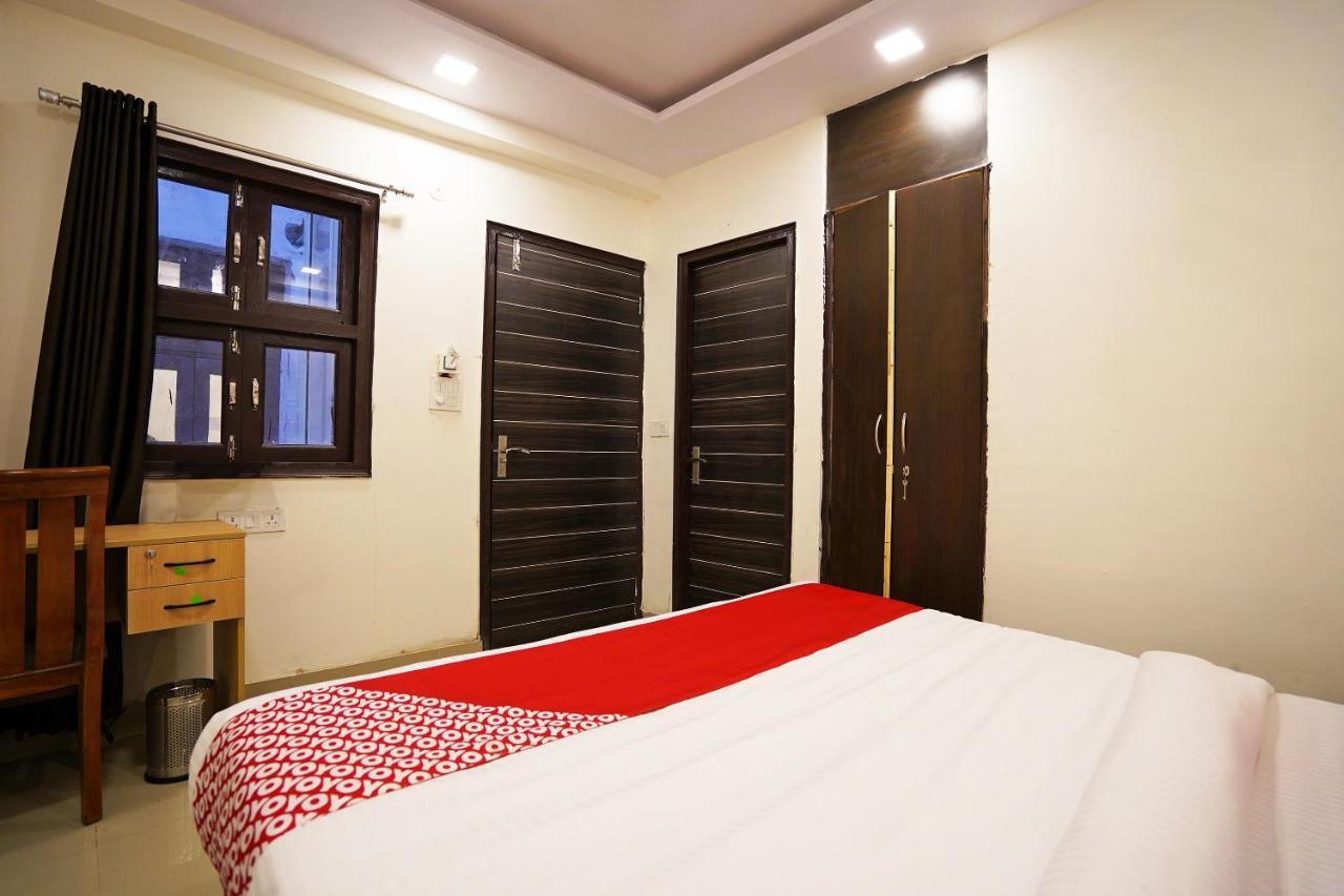 Oyo Discovery Near New Ashok Nagar Metro Station New Delhi