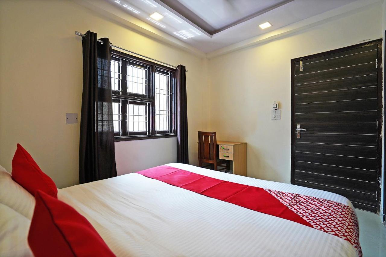 Hotel Oyo Discovery Near New Ashok Nagar Metro Station